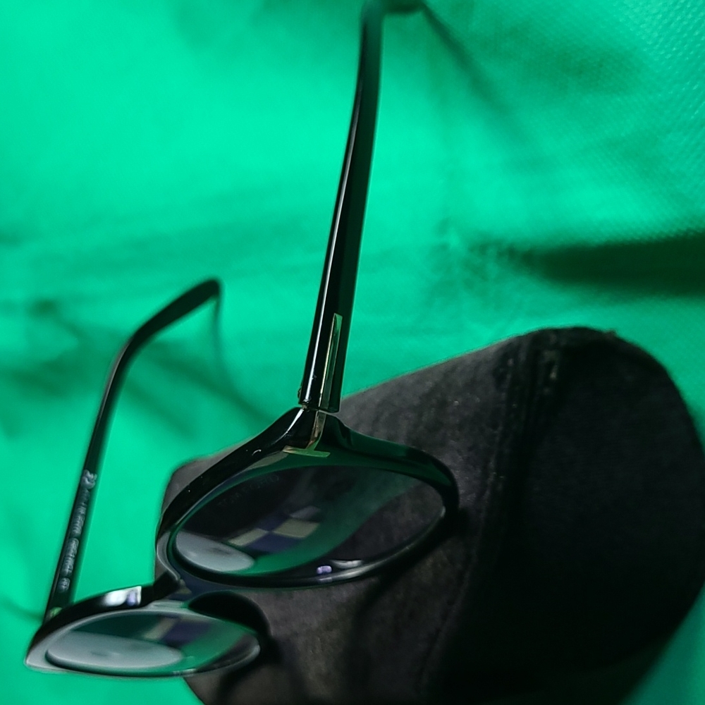 Tom Ford Sunglasses - Picture 2 of 8